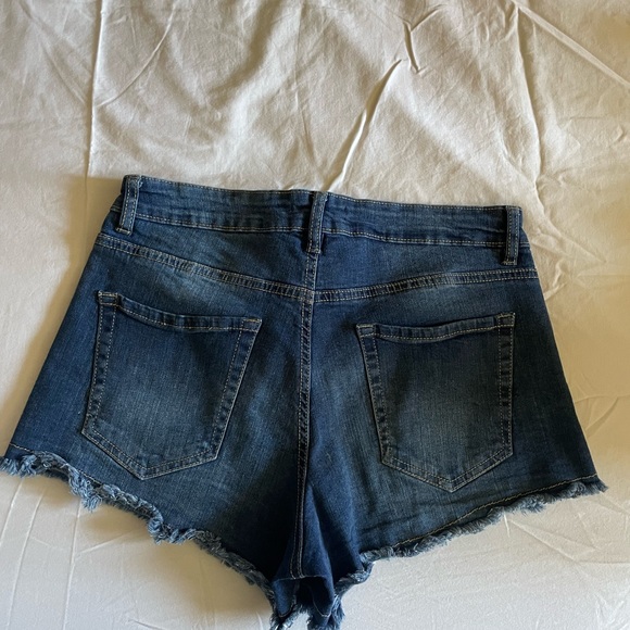 Denim shorts - Picture 2 of 3
